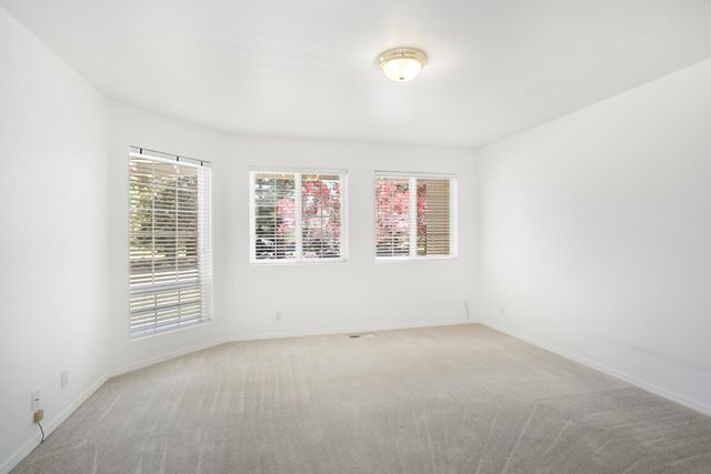 892 NW Chelsea Loop, Bend, OR 97703