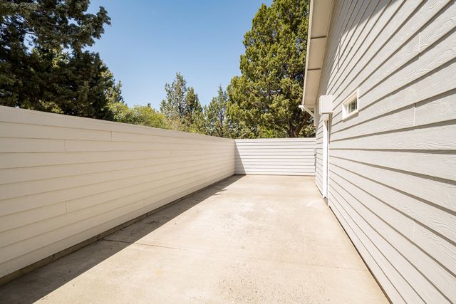 892 NW Chelsea Loop, Bend, OR 97703