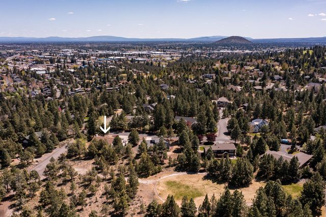 892 NW Chelsea Loop, Bend, OR 97703