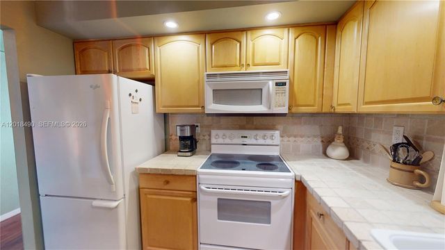 600 Three Islands Blvd 607, Hallandale Beach, FL 33009