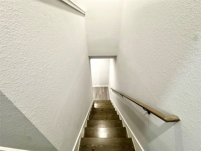 8215 Crestview Drive B, Houston, TX 77028
