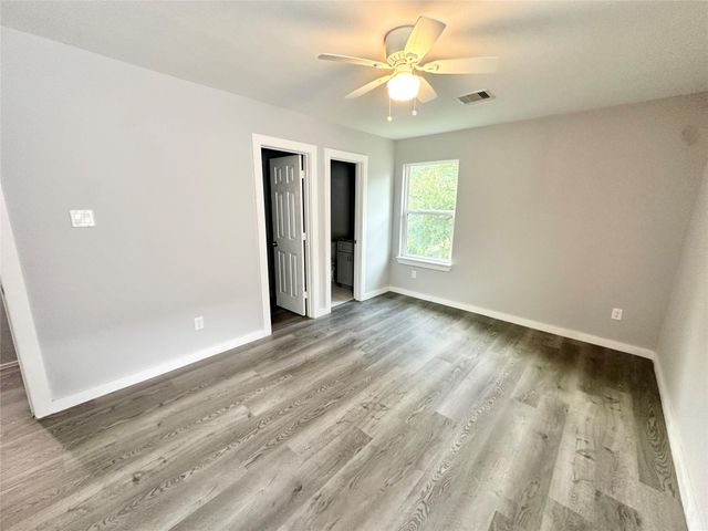 8215 Crestview Drive B, Houston, TX 77028
