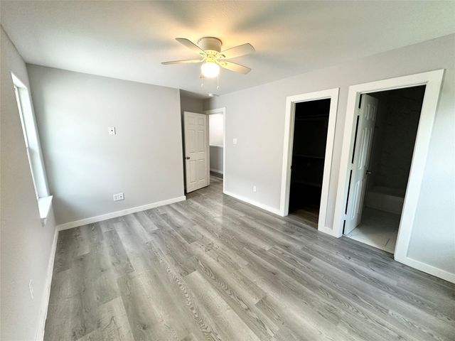8215 Crestview Drive B, Houston, TX 77028