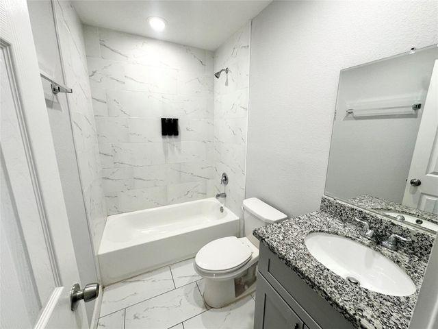 8215 Crestview Drive B, Houston, TX 77028
