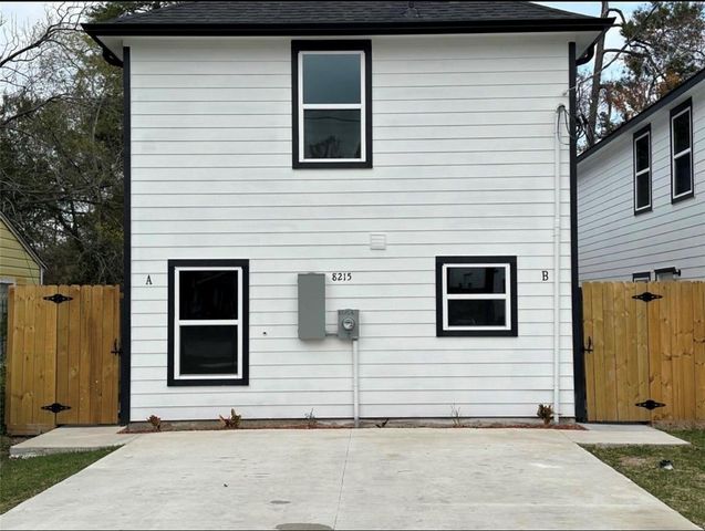 8215 Crestview Drive B, Houston, TX 77028