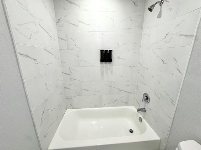 8215 Crestview Drive B, Houston, TX 77028