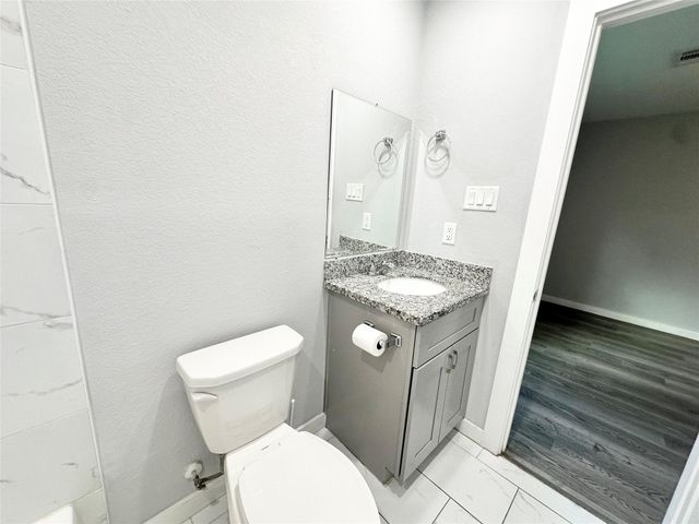 8215 Crestview Drive B, Houston, TX 77028