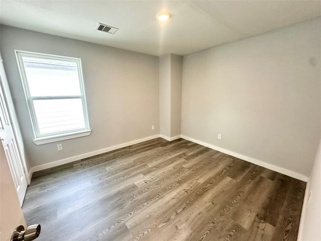 8215 Crestview Drive B, Houston, TX 77028
