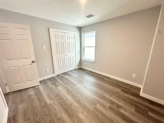 8215 Crestview Drive B, Houston, TX 77028