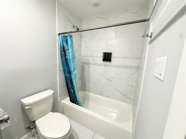 8215 Crestview Drive B, Houston, TX 77028