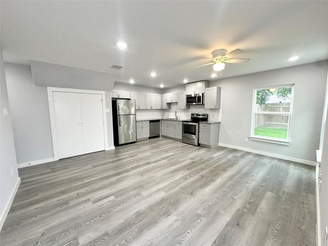 8215 Crestview Drive B, Houston, TX 77028