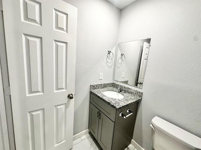 8215 Crestview Drive B, Houston, TX 77028
