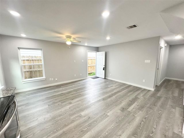 8215 Crestview Drive B, Houston, TX 77028
