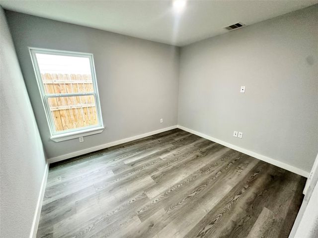 8215 Crestview Drive B, Houston, TX 77028