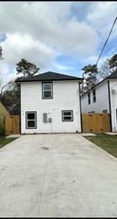8215 Crestview Drive B, Houston, TX 77028