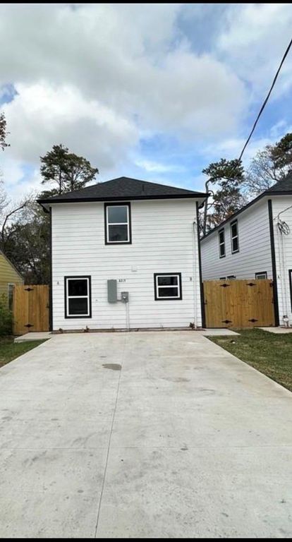 8215 Crestview Drive B, Houston, TX 77028