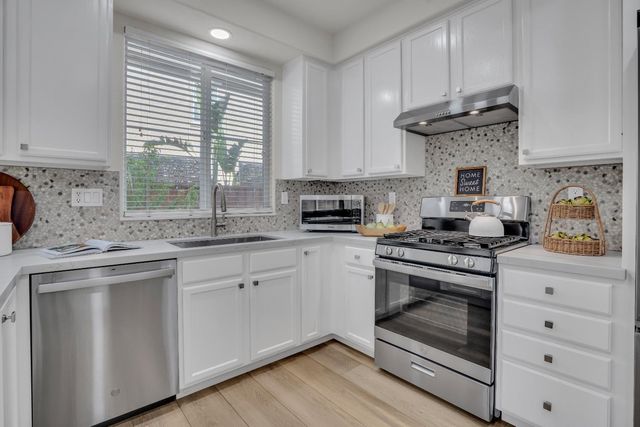 17125 Laurel Oak Ln, Lathrop, CA 95330