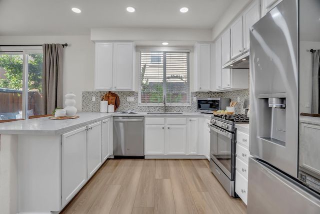 17125 Laurel Oak Ln, Lathrop, CA 95330