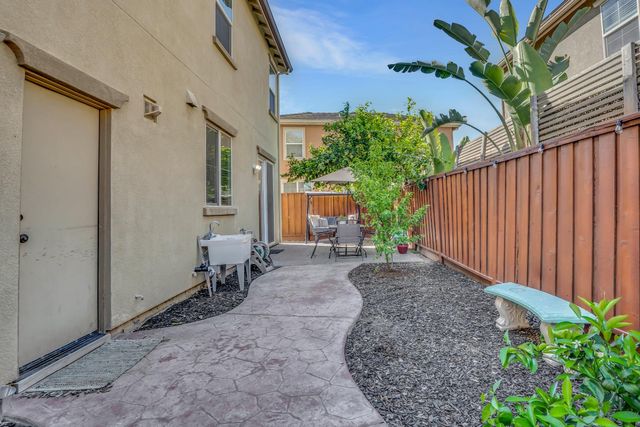 17125 Laurel Oak Ln, Lathrop, CA 95330