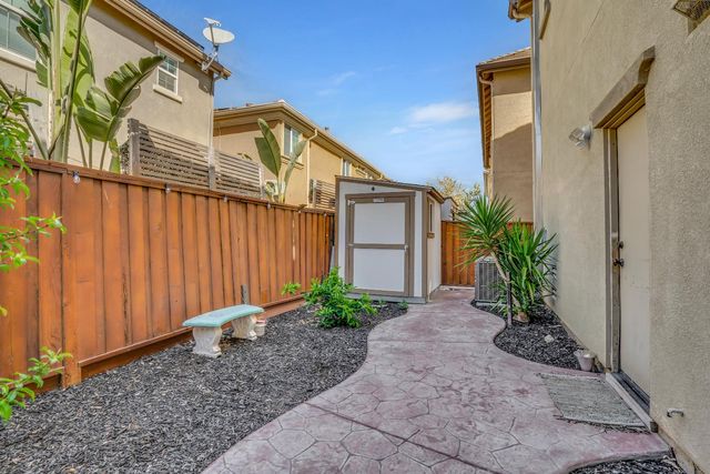 17125 Laurel Oak Ln, Lathrop, CA 95330