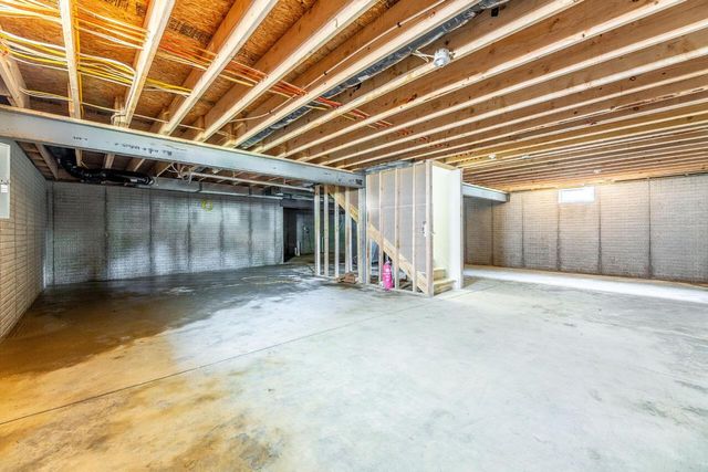 333 Woods Edge Loop, Pataskala, OH 43062