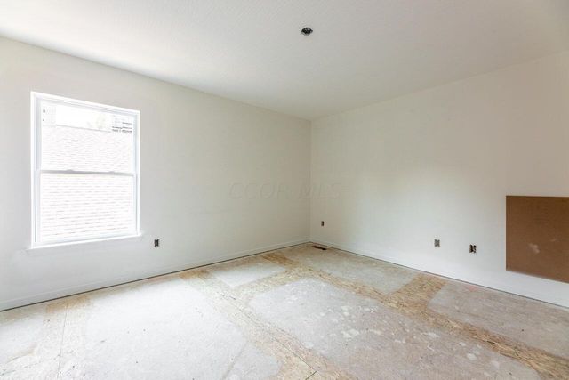 333 Woods Edge Loop, Pataskala, OH 43062