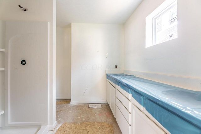 333 Woods Edge Loop, Pataskala, OH 43062