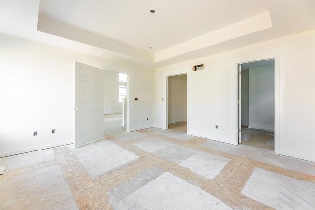 333 Woods Edge Loop, Pataskala, OH 43062