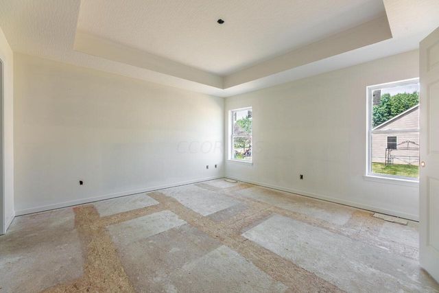 333 Woods Edge Loop, Pataskala, OH 43062