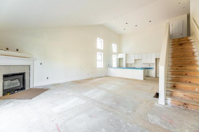 333 Woods Edge Loop, Pataskala, OH 43062
