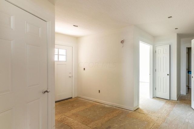 333 Woods Edge Loop, Pataskala, OH 43062