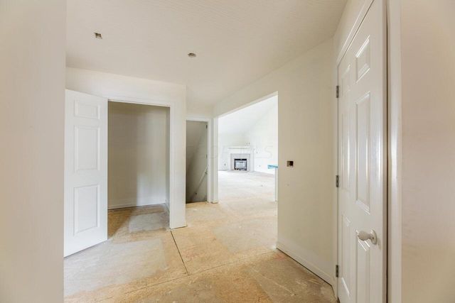 333 Woods Edge Loop, Pataskala, OH 43062