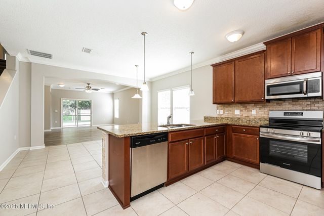 162 BRADFORD LAKE Circle, Jacksonville, FL 32218