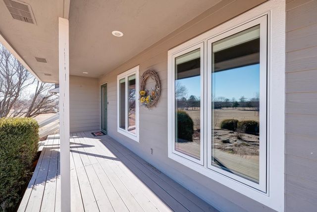 10 Leed Rd, Winfield, KS 67156