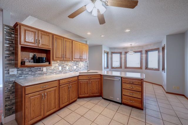 10 Leed Rd, Winfield, KS 67156