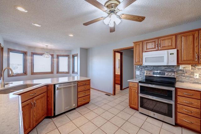 10 Leed Rd, Winfield, KS 67156