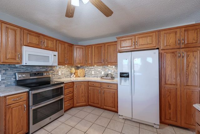 10 Leed Rd, Winfield, KS 67156