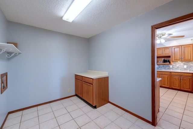 10 Leed Rd, Winfield, KS 67156