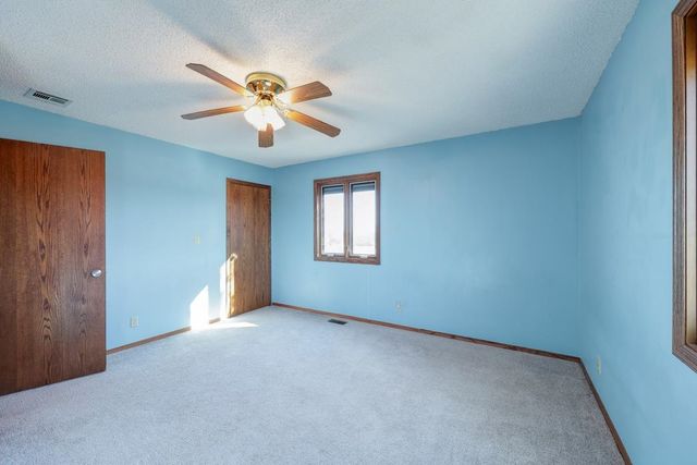 10 Leed Rd, Winfield, KS 67156