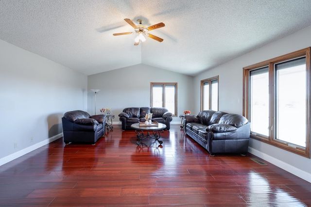 10 Leed Rd, Winfield, KS 67156