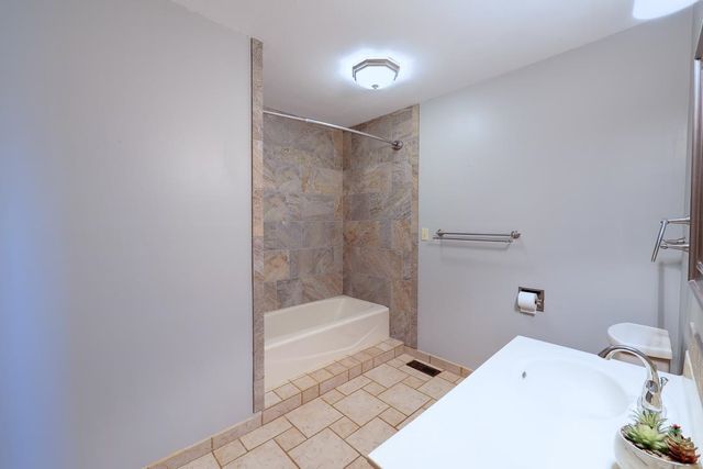 10 Leed Rd, Winfield, KS 67156