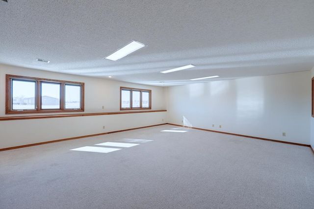 10 Leed Rd, Winfield, KS 67156