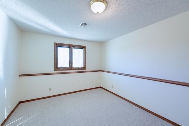 10 Leed Rd, Winfield, KS 67156