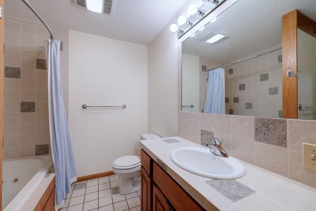 10 Leed Rd, Winfield, KS 67156