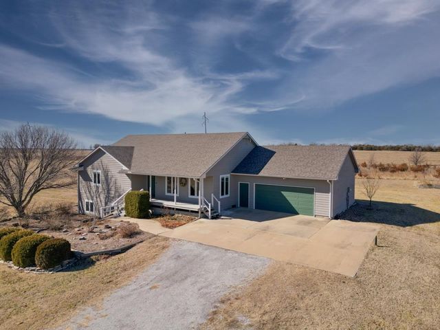 10 Leed Rd, Winfield, KS 67156
