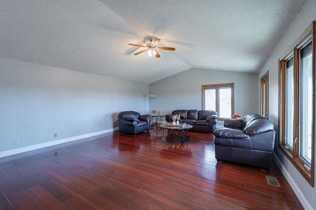 10 Leed Rd, Winfield, KS 67156