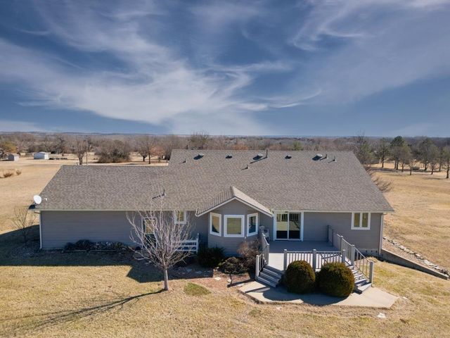 10 Leed Rd, Winfield, KS 67156