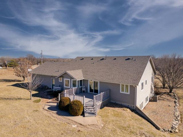 10 Leed Rd, Winfield, KS 67156