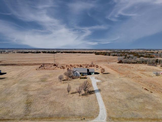 10 Leed Rd, Winfield, KS 67156