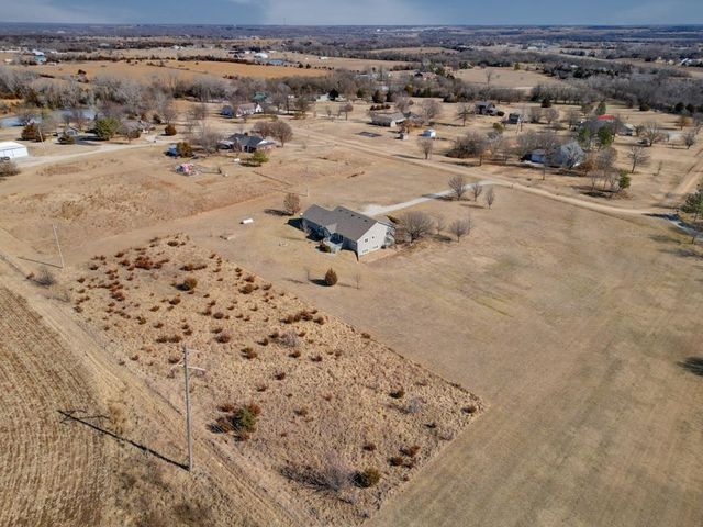 10 Leed Rd, Winfield, KS 67156